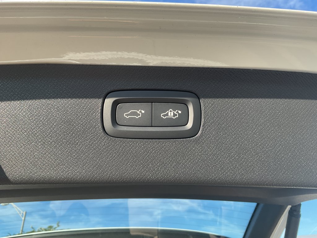 New 2027 Volvo XC90 B6 Plus AWD/4WD image 10
