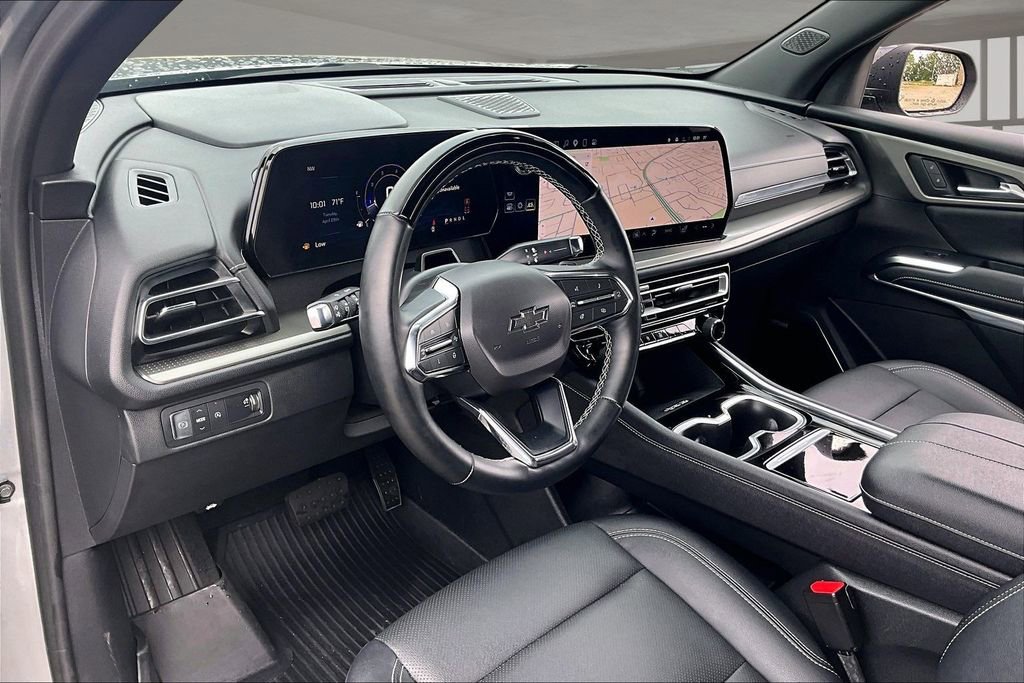 Used 2024 Chevrolet Traverse LT w/ Enhanced Driving Package FWD image 16