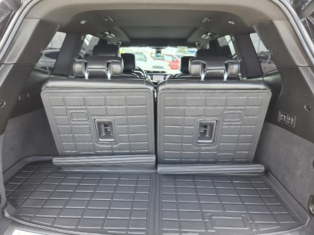 Used 2023 Cadillac XT6 Premium Luxury w/ Technology Package FWD image 18