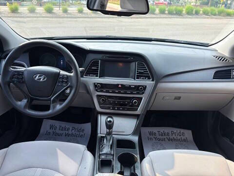 Used 2016 Hyundai Sonata SE FWD image 14