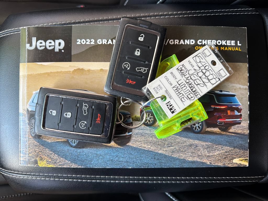 Used 2022 Jeep Grand Cherokee Limited RWD image 36