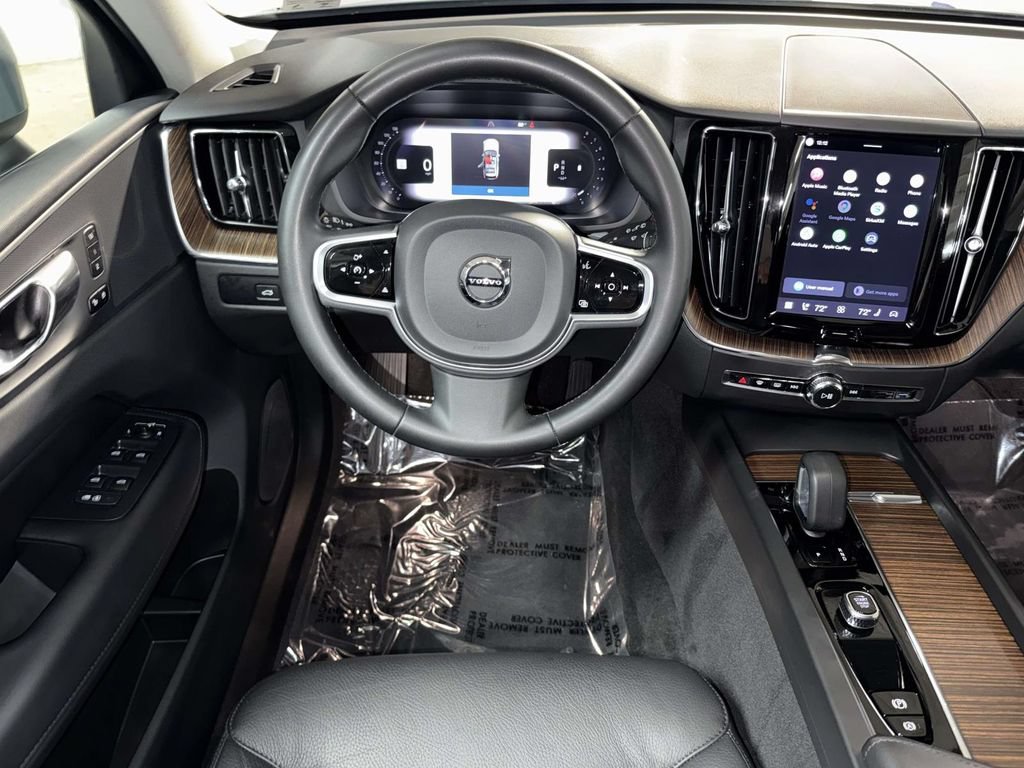 Used 2023 Volvo XC60 B5 Plus w/ Climate Package AWD/4WD image 4
