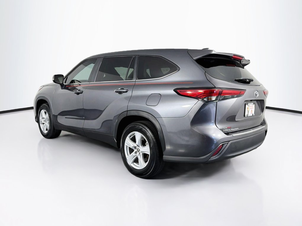Used 2023 Toyota Highlander LE FWD image 7