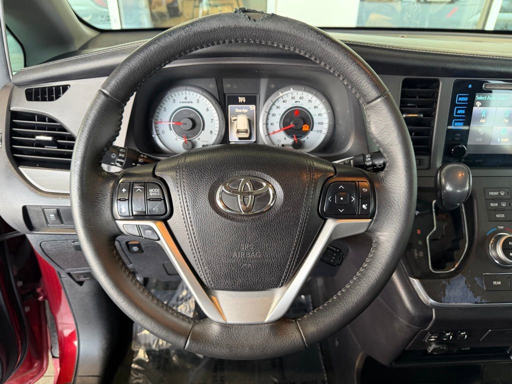 Used 2017 Toyota Sienna SE FWD image 25