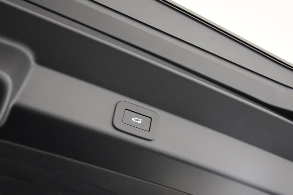 Used 2025 Land Rover Range Rover Sport SV Edition Two image 29