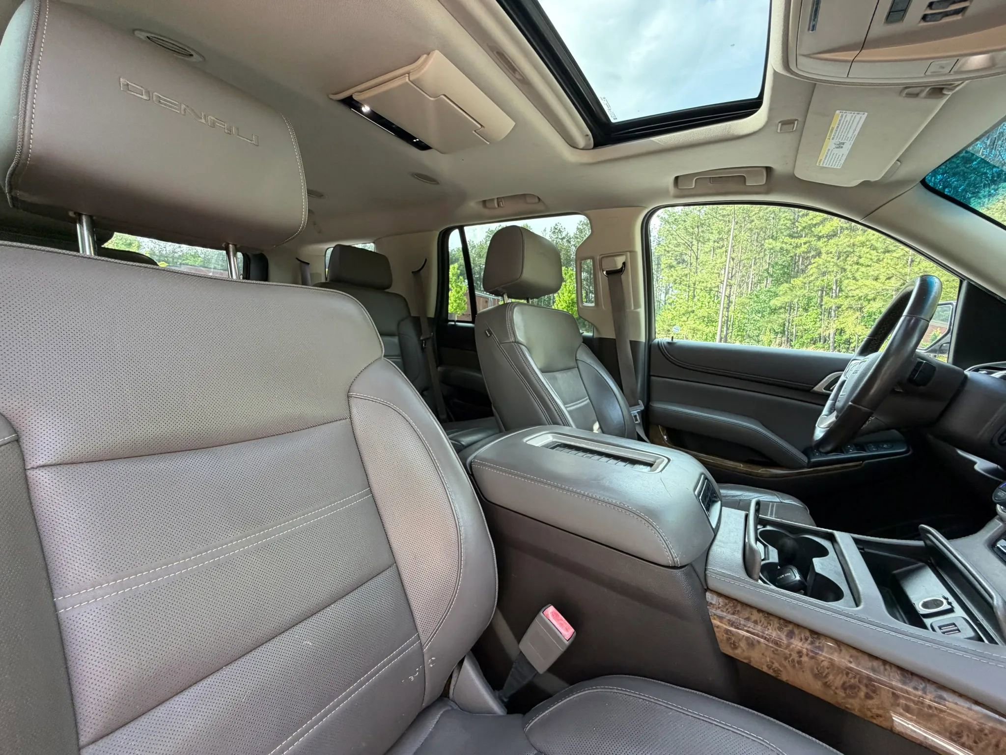 Used 2015 GMC Yukon Denali w/ Open Road Package RWD image 28