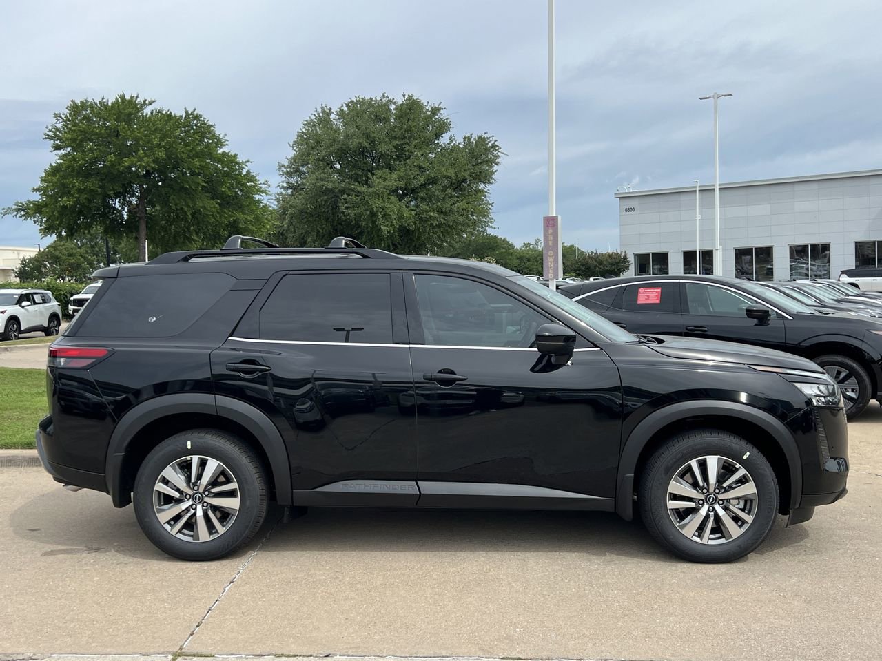 New 2026 Nissan Pathfinder SL AWD/4WD image 3
