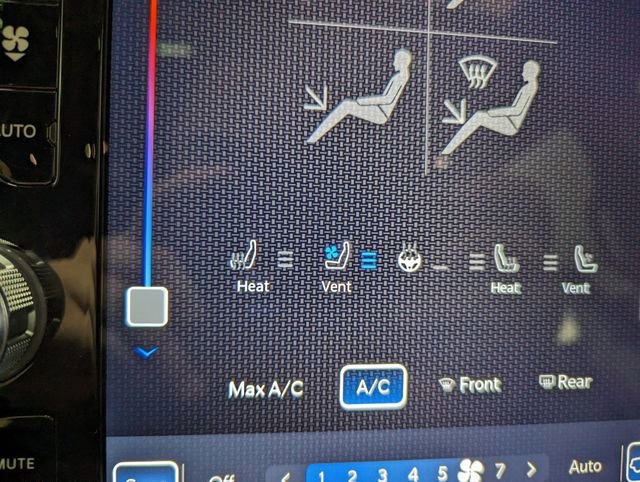 Used 2024 RAM 1500 Limited w/ Body Color Bumper Group image 25