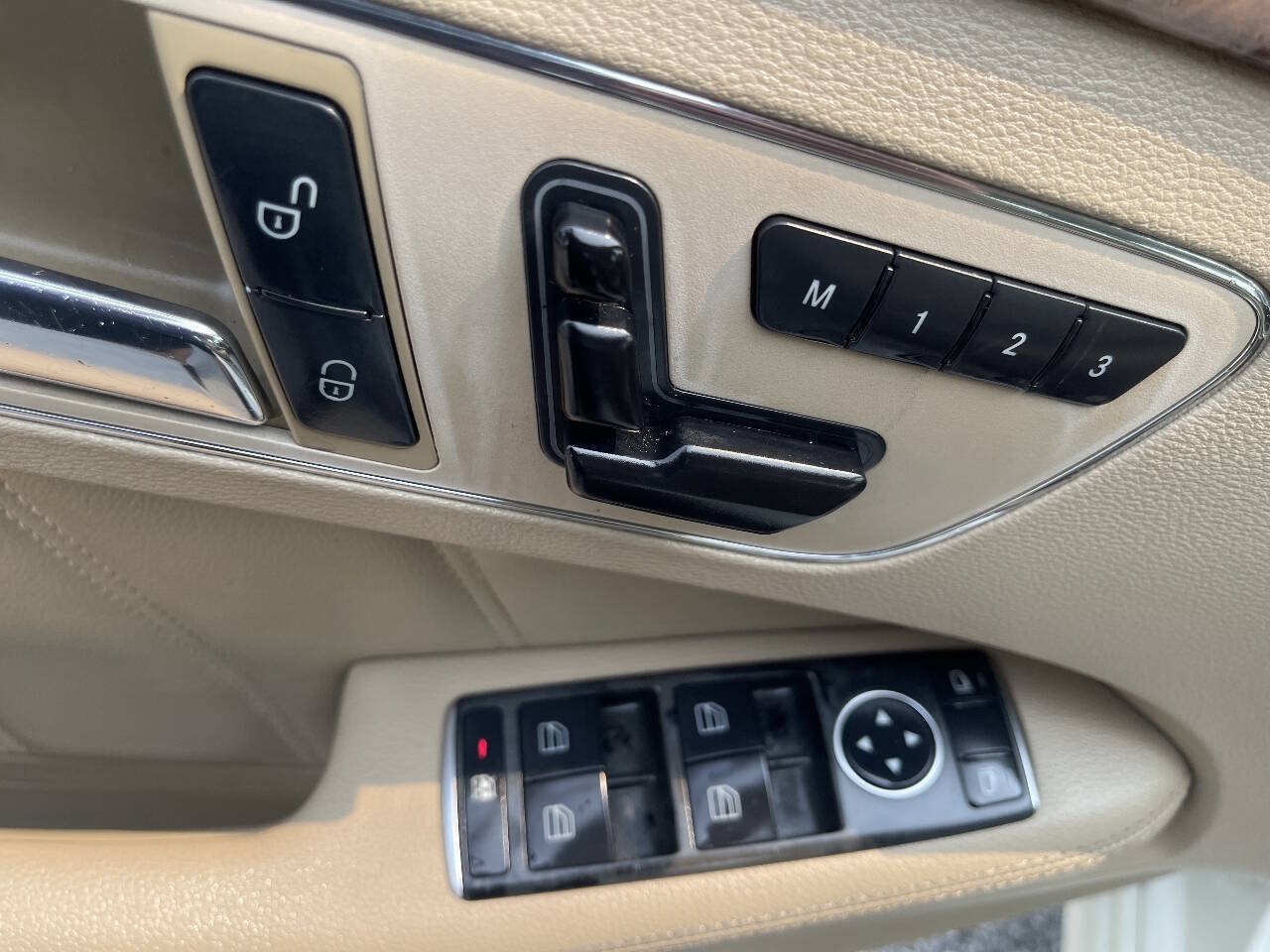 Used 2011 Mercedes-Benz E 350 4MATIC Sedan image 11