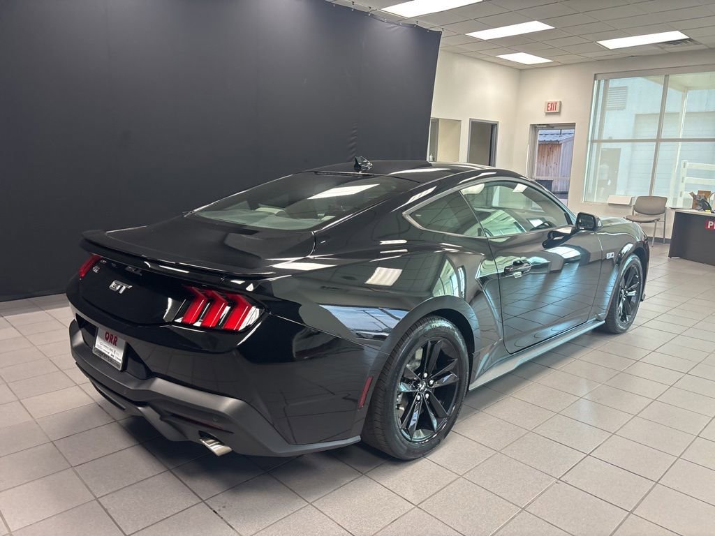 Used 2025 Ford Mustang GT RWD image 11