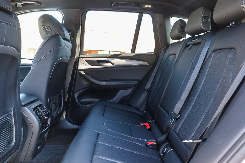 Used 2024 BMW X3 sDrive30i w/ M Sport Package RWD image 18