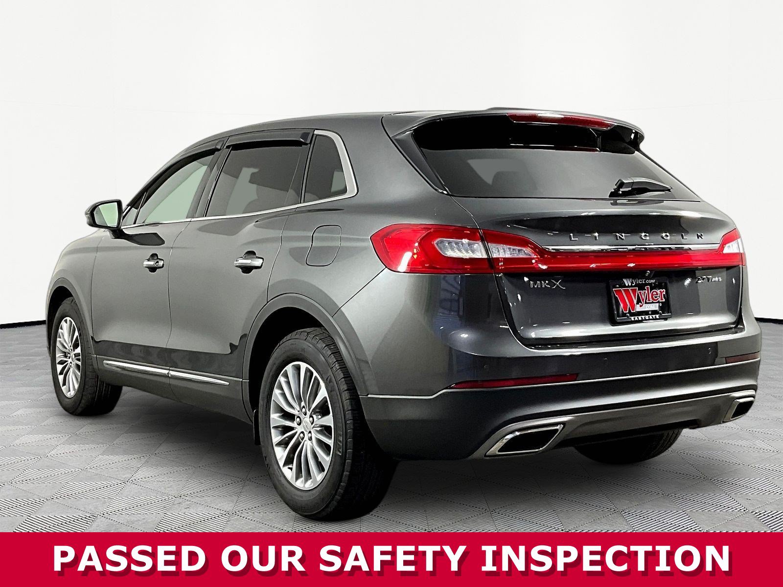 Used 2018 Lincoln MKX Select w/ Select Plus Package AWD/4WD image 4
