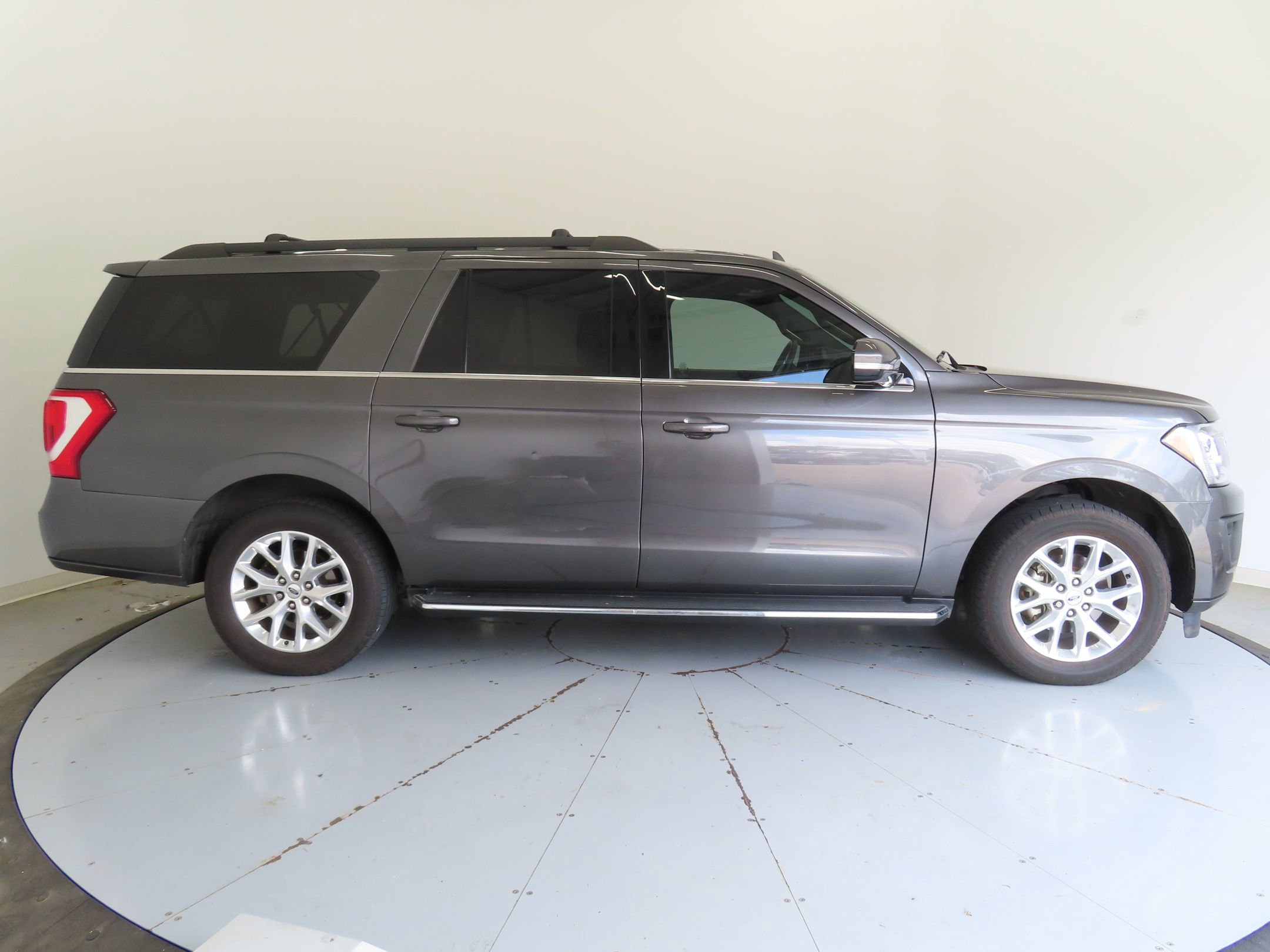 Used 2021 Ford Expedition Max XLT RWD image 2