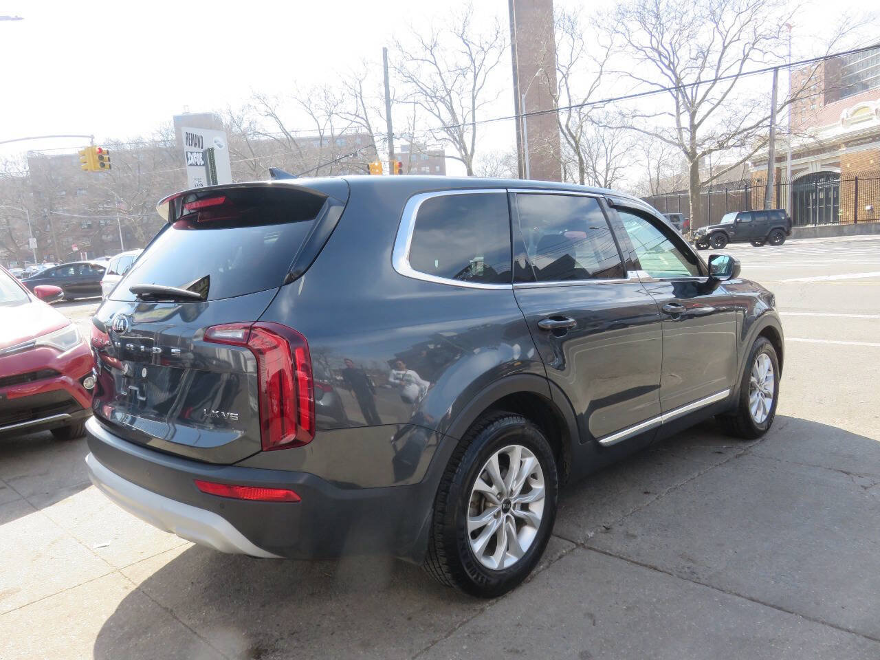 Used 2020 Kia Telluride LX AWD/4WD image 4