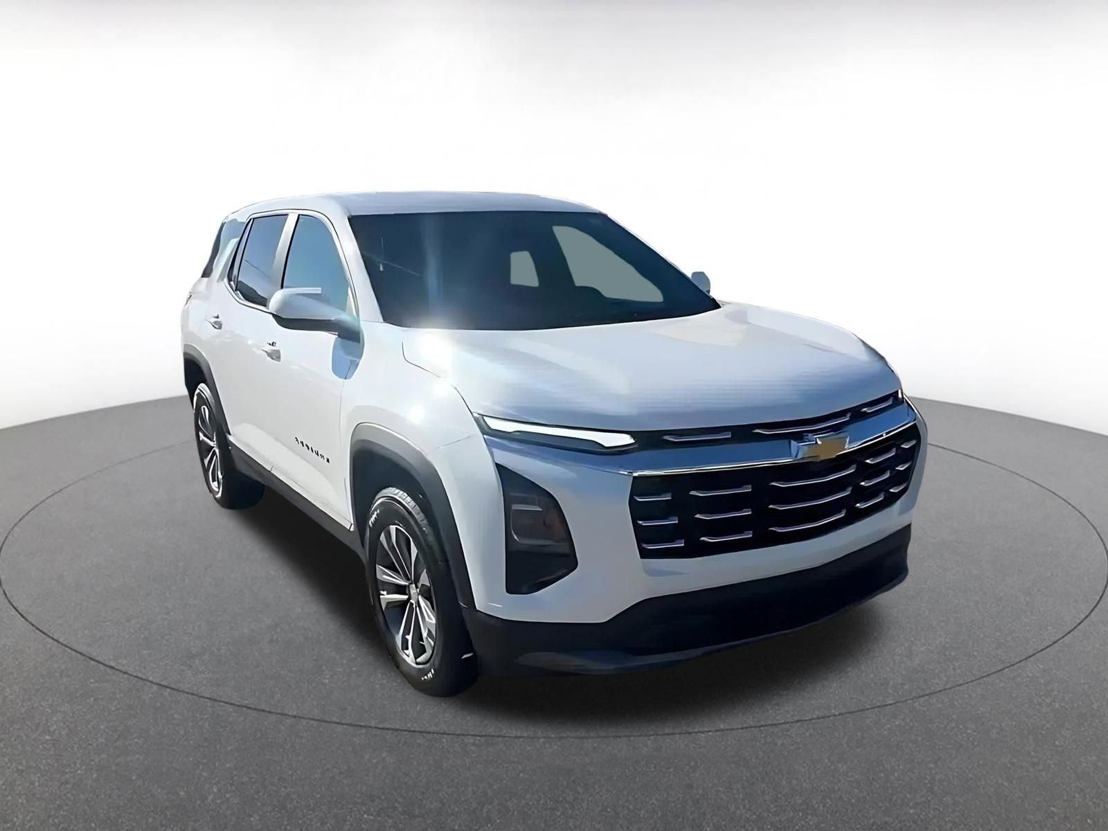 Used 2025 Chevrolet Equinox LT image 3