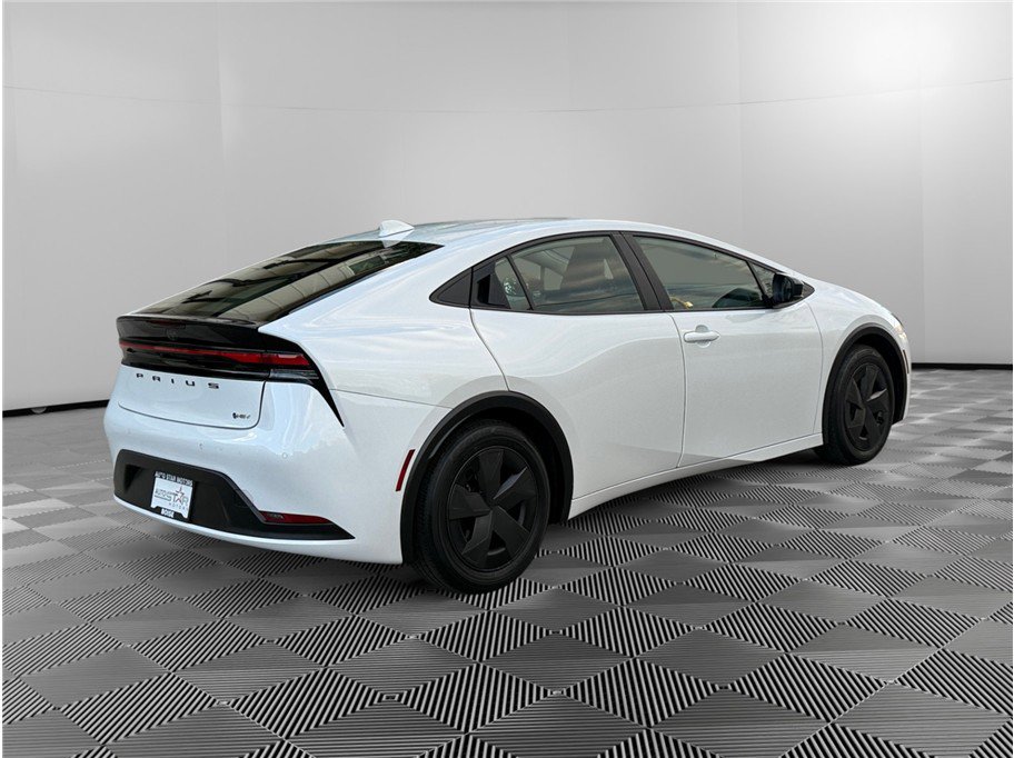 Used 2023 Toyota Prius LE image 5