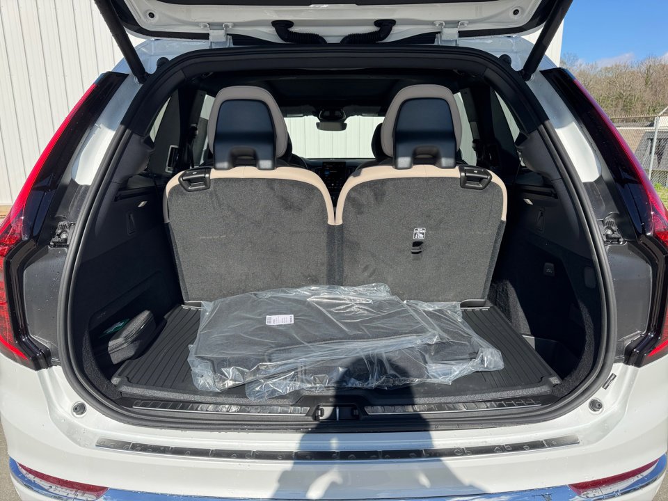 New 2026 Volvo XC90 T8 Plus w/ Protection Package Premier image 15