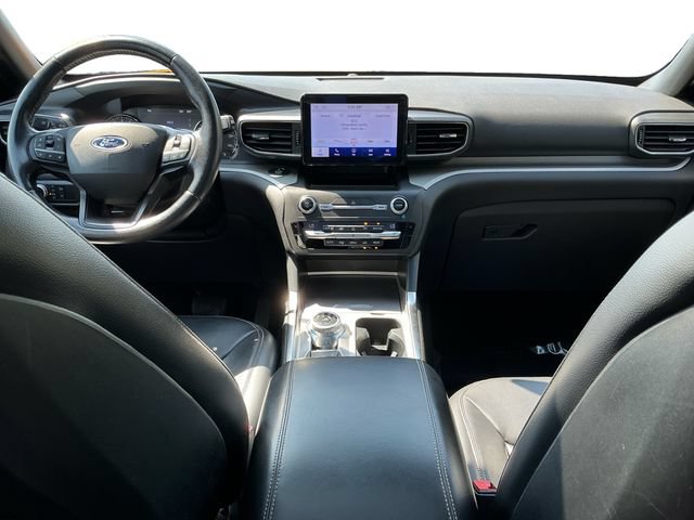 Used 2020 Ford Explorer XLT w/ Equipment Group 202A AWD/4WD image 12