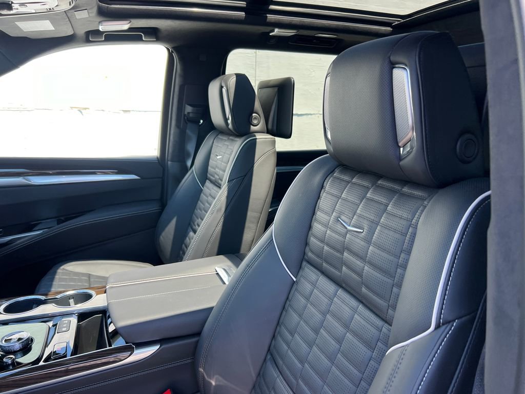 New 2026 Cadillac Escalade ESV Platinum Luxury AWD/4WD image 11