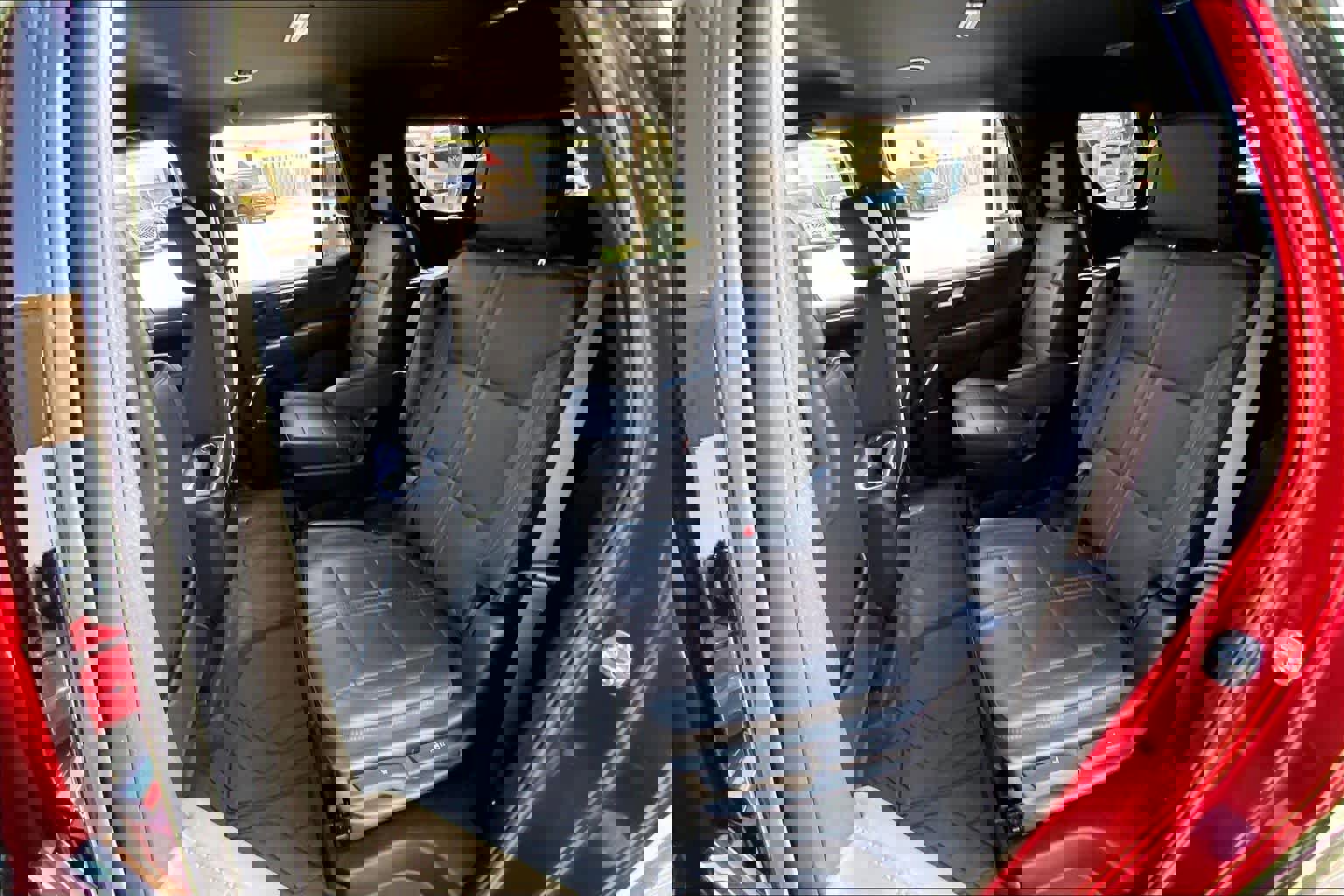 Used 2025 Chevrolet Tahoe High Country AWD/4WD image 21