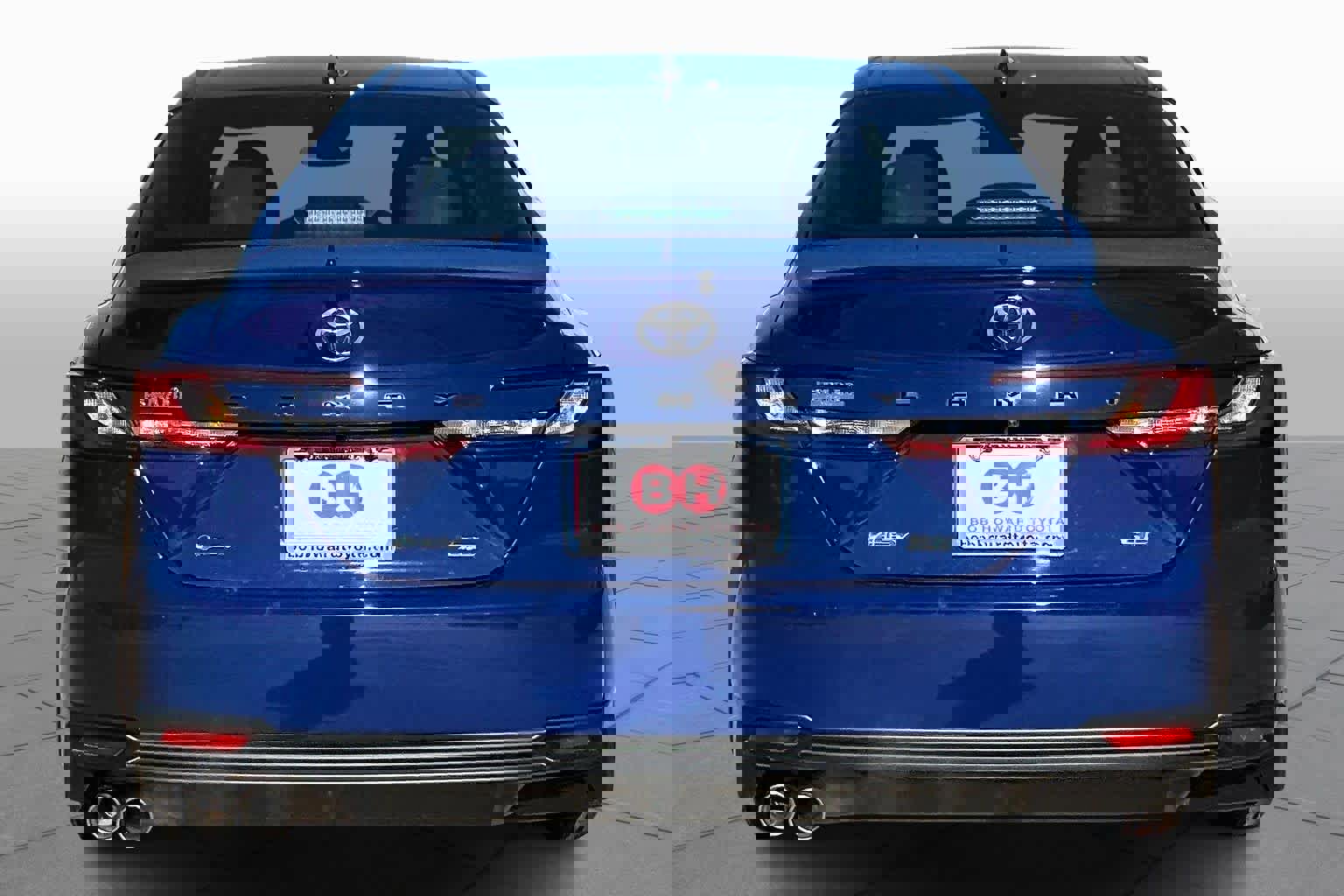 Used 2025 Toyota Camry SE image 4