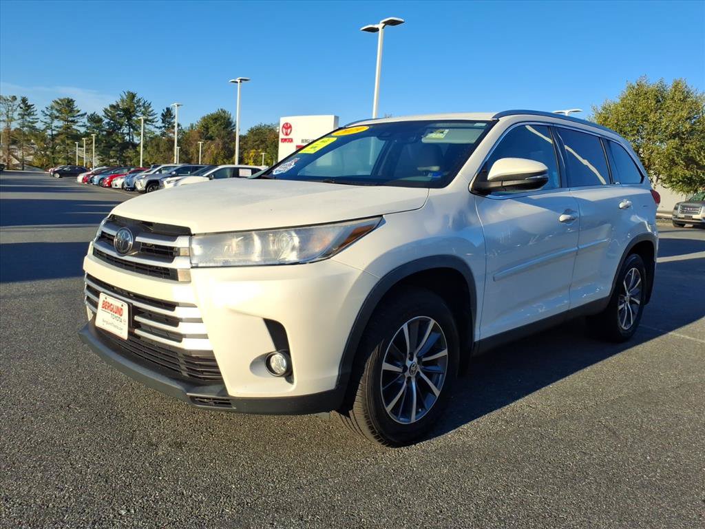 Used 2019 Toyota Highlander XLE AWD/4WD image 14