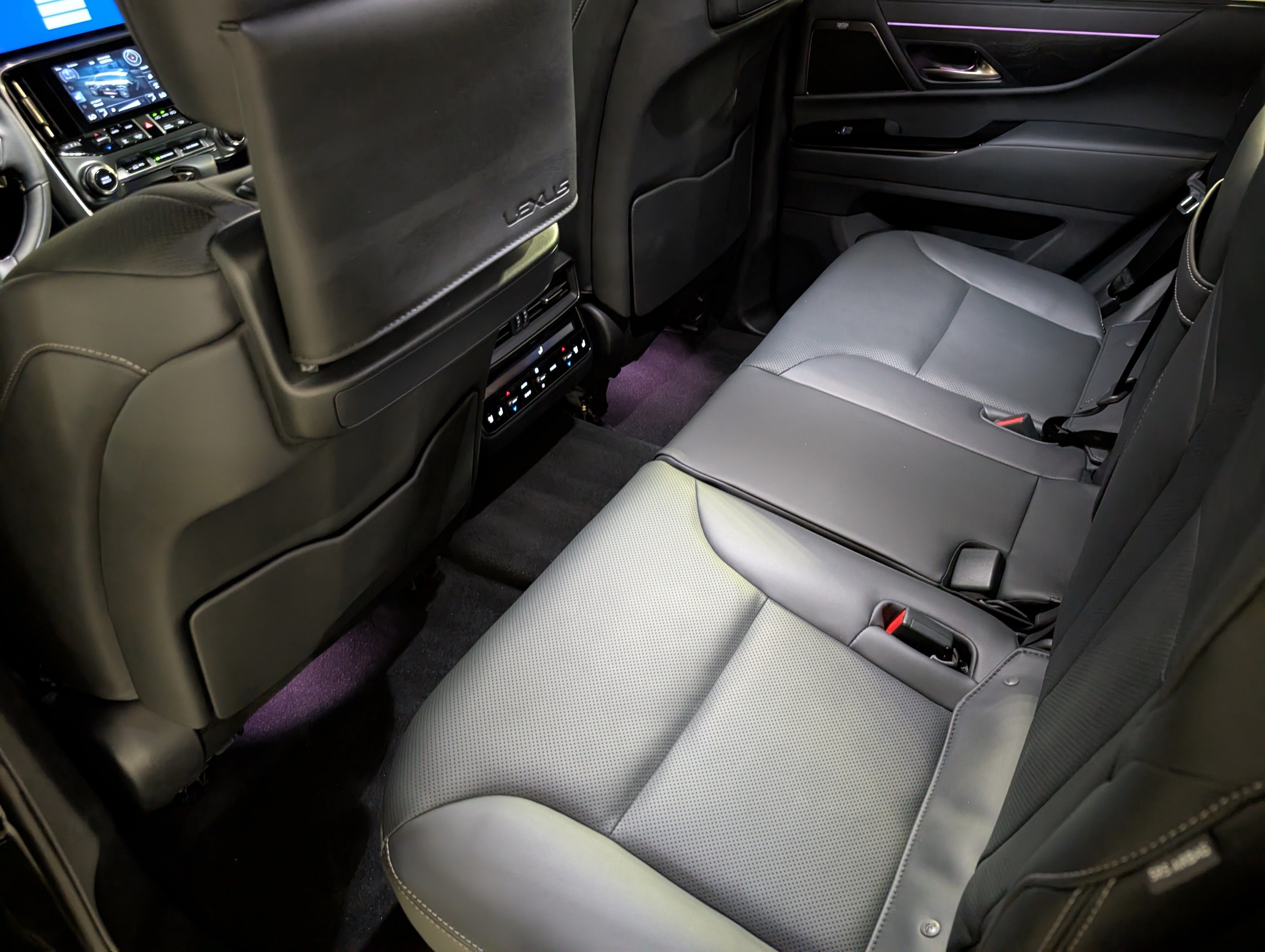 Used 2025 Lexus LX 600 4WD w/ Appearance Package image 24