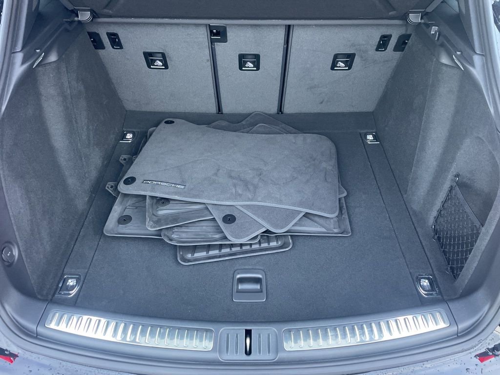Certified 2025 Porsche Macan image 7
