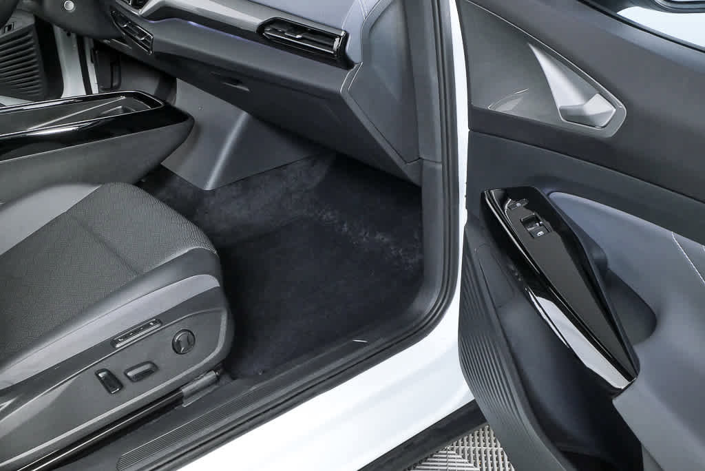 Certified 2023 Volkswagen ID.4 Pro S Plus image 28