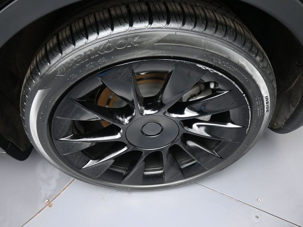 Used 2023 Tesla Model Y Long Range image 15