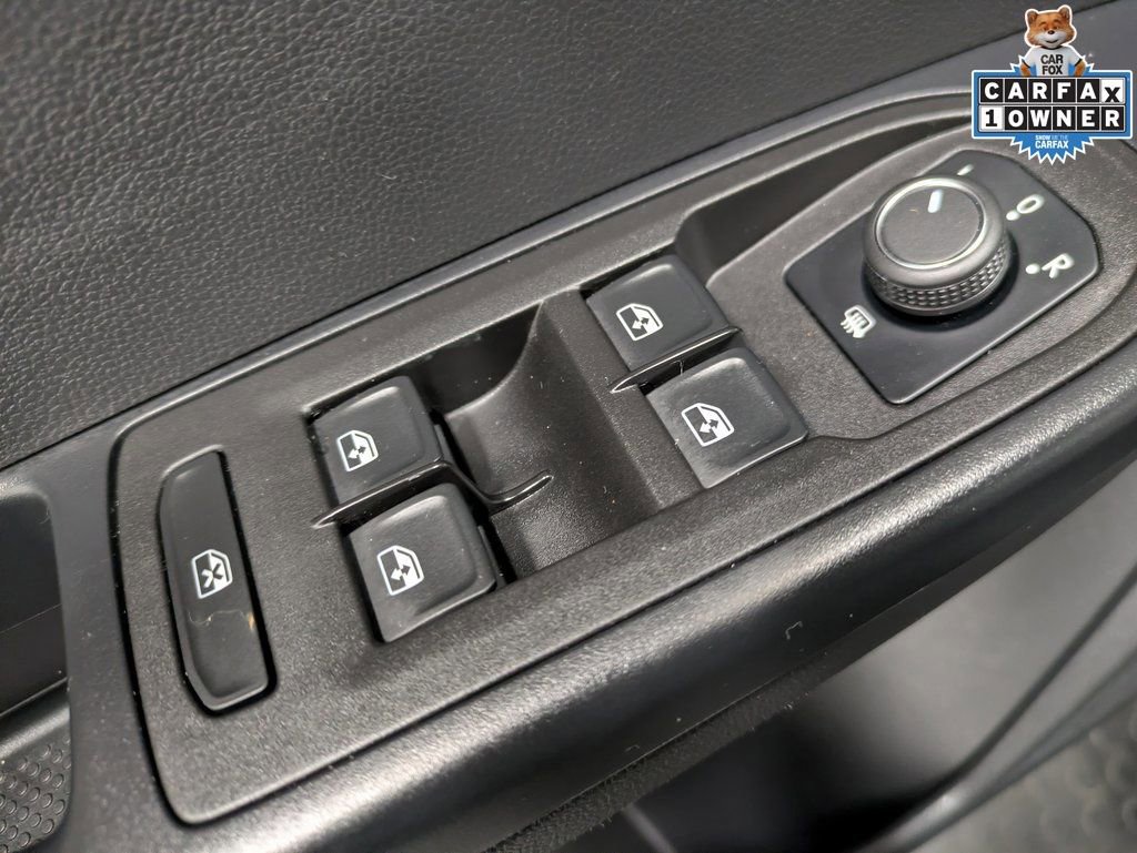 Used 2025 Volkswagen Taos S image 9