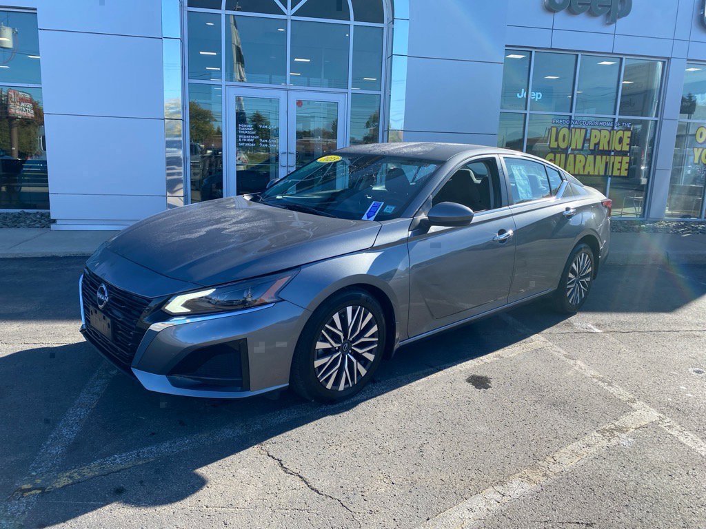 Used 2023 Nissan Altima 2.5 SV