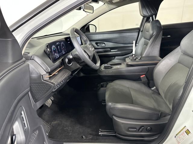 Used 2024 Nissan Ariya AWD image 11