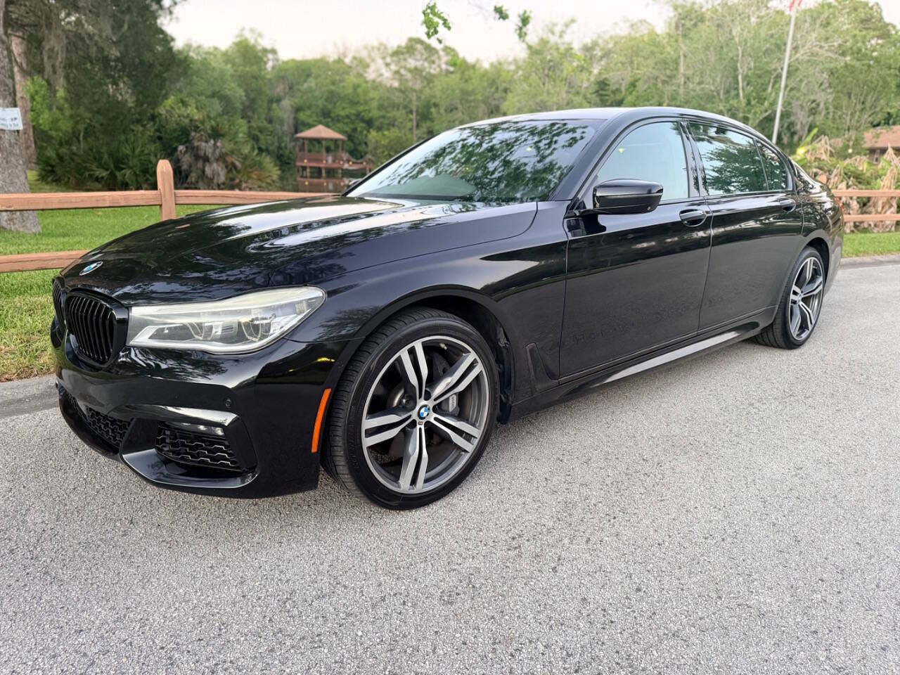 Used 2016 BMW 750i xDrive AWD/4WD image 1