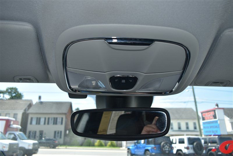 Used 2022 Jeep Cherokee Trailhawk AWD/4WD image 22