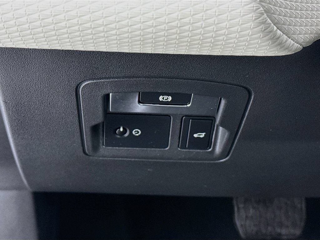 Certified 2018 Land Rover Range Rover Velar S AWD/4WD image 11