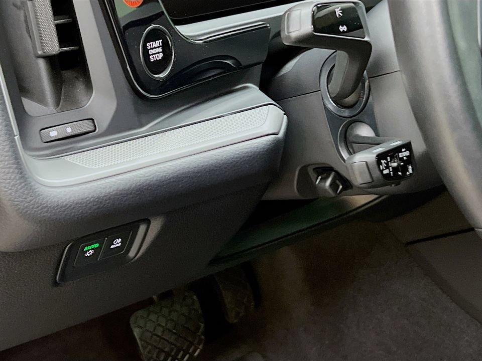 Certified 2025 Porsche Cayenne E-Hybrid Coupe AWD/4WD image 11