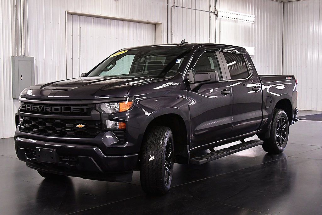 Used 2022 Chevrolet Silverado 1500 Custom image 3