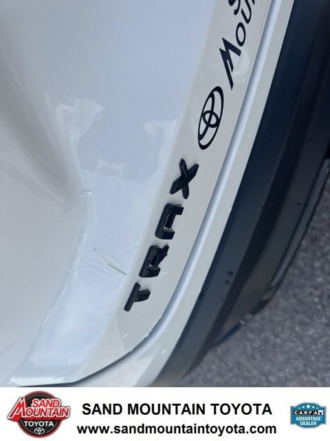 Used 2024 Chevrolet Trax RS w/ Sunroof Package FWD image 10