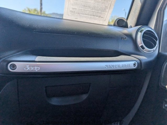 Used 2013 Jeep Wrangler Unlimited Sahara w/ Connectivity Group AWD/4WD image 24