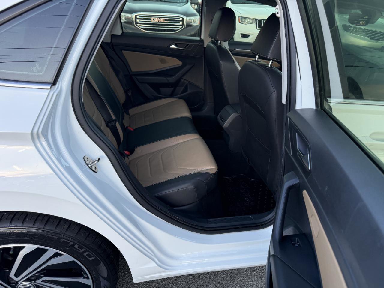 Used 2021 Volkswagen Jetta SEL Premium FWD image 11