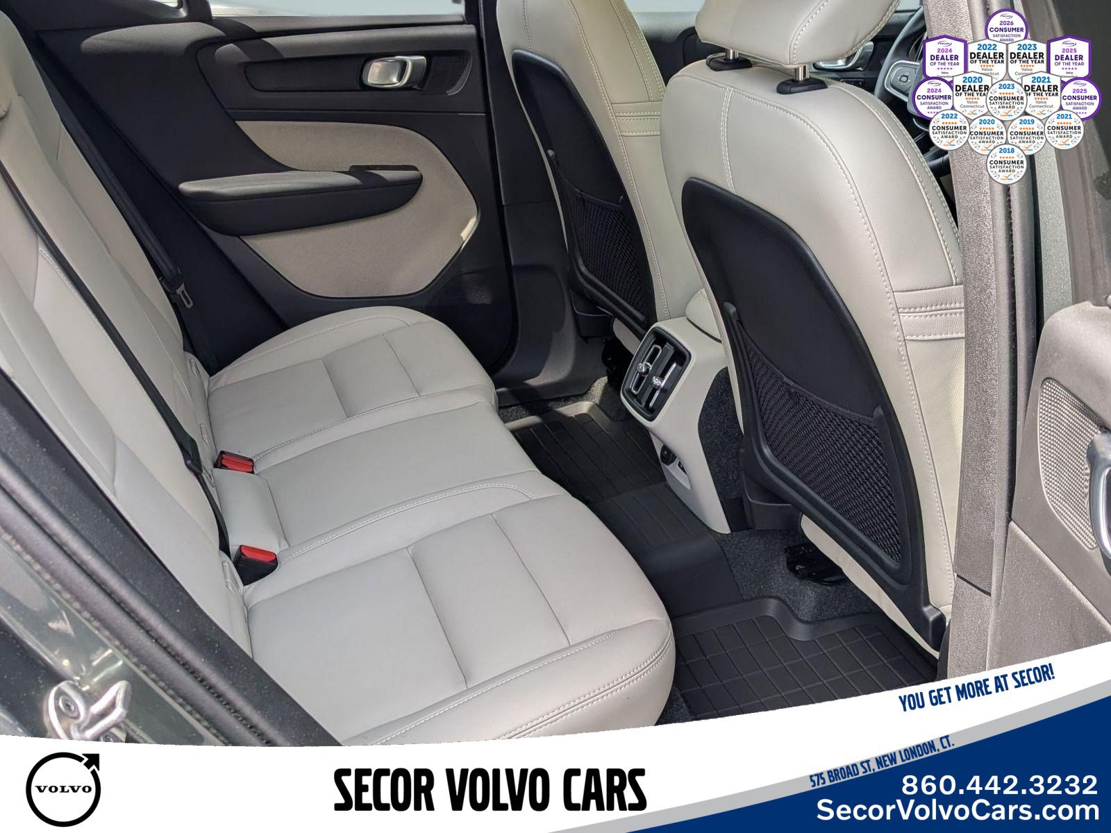 Certified 2026 Volvo XC40 B5 Plus AWD/4WD image 28