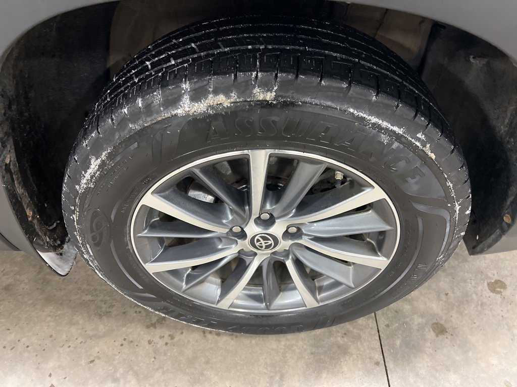 Used 2019 Toyota Highlander XLE image 19