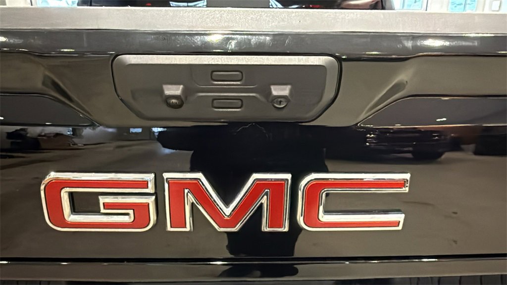 Used 2024 GMC Sierra 1500 AT4 w/ Technology Package image 9
