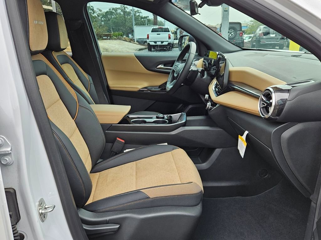 Used 2025 Chevrolet Equinox ACTIV w/ Safety and Technology Package image 14