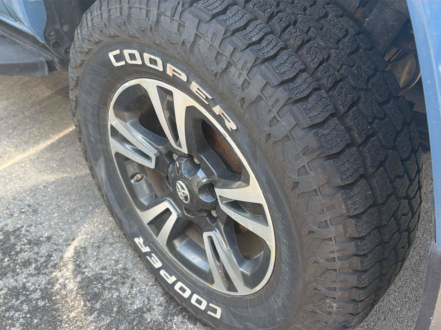 Used 2019 Toyota Tacoma TRD Sport AWD/4WD image 10