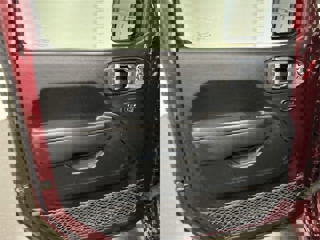 Used 2022 Jeep Wrangler Unlimited Rubicon w/ Cold Weather Group image 22