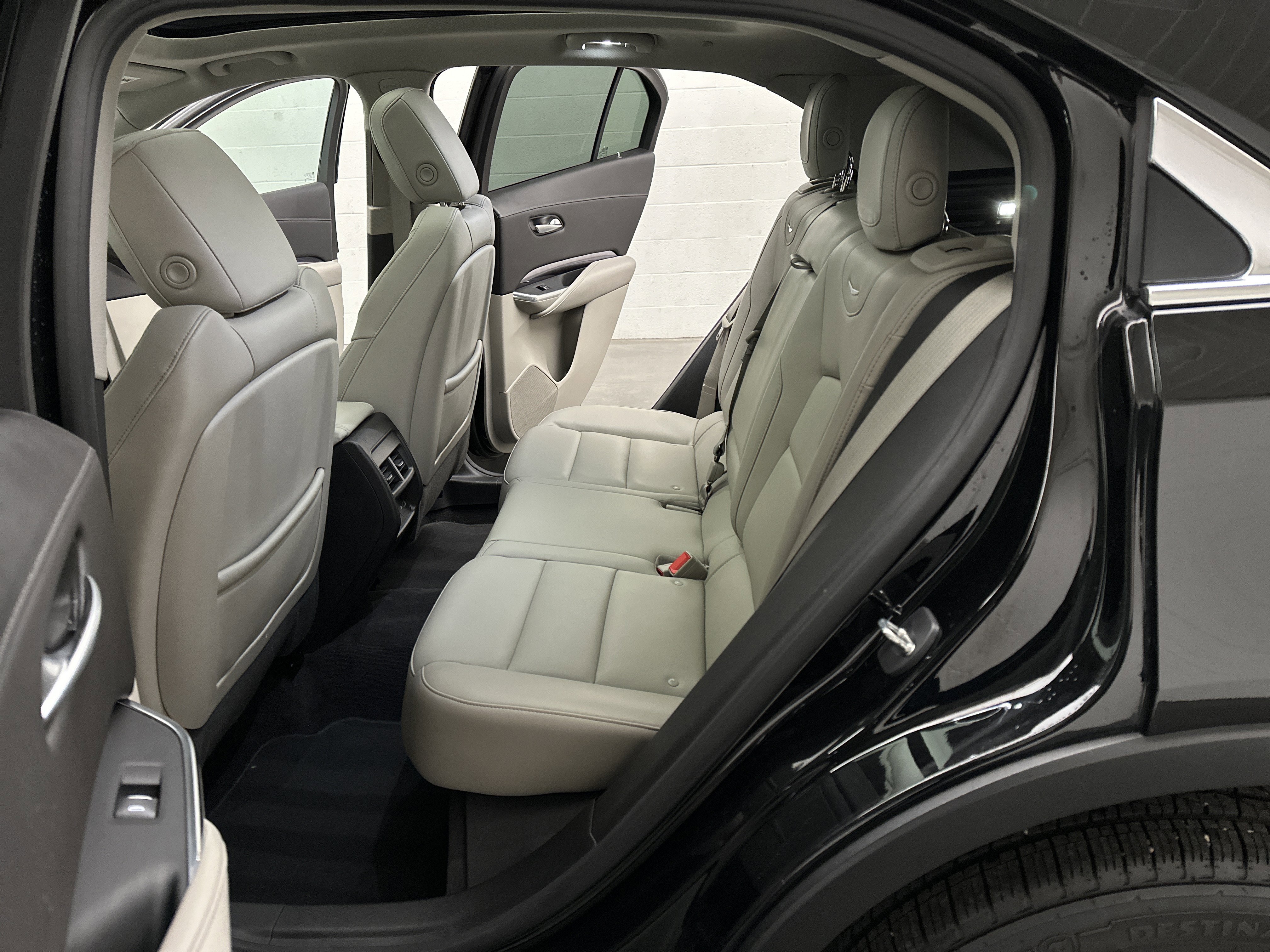 Used 2023 Cadillac XT4 Luxury w/ Cold Weather Package image 23