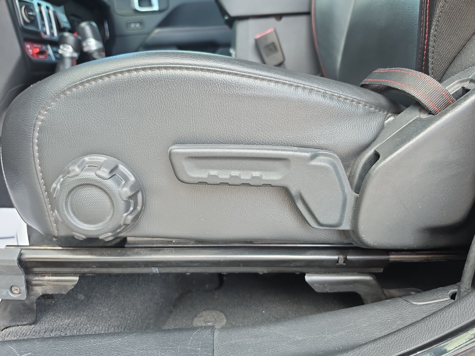 Used 2018 Jeep Wrangler Rubicon AWD/4WD image 11