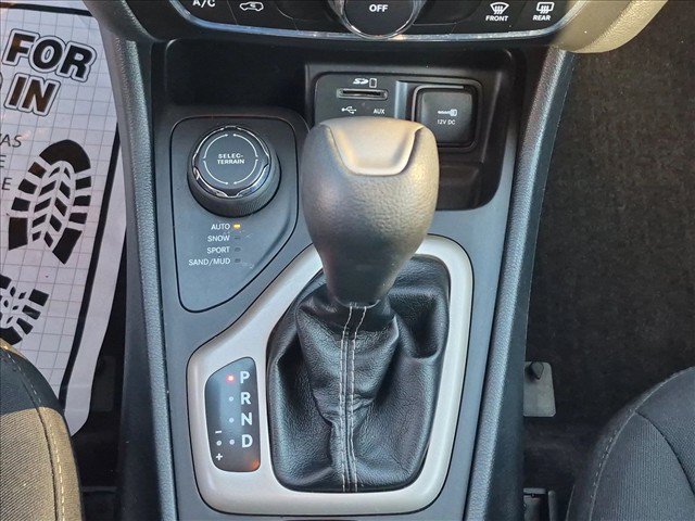 Used 2016 Jeep Cherokee Latitude w/ Cold Weather Group AWD/4WD image 12